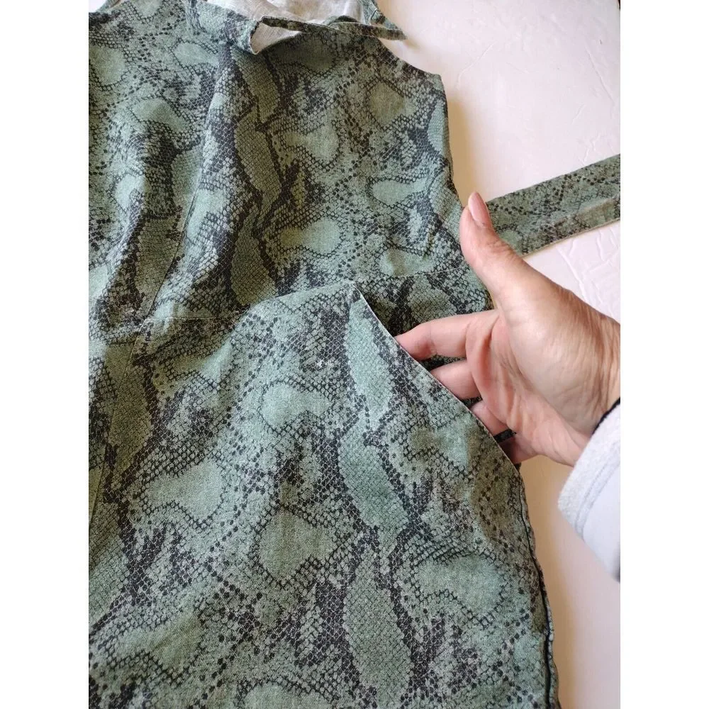Blank NYC Jumpsuit Womans M Green Linen‎ Snake Skin One Piece Animal Print New